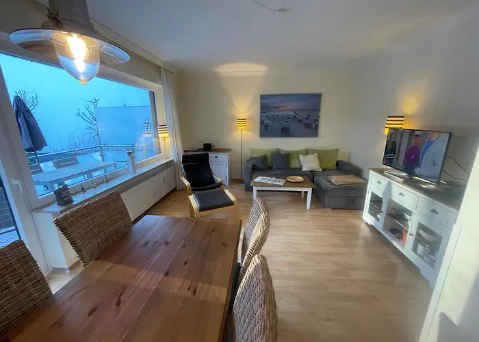 Zur Kleinen Insel TOP Lage 3 Min zum Strand, Blick in den Wald, perfekt für Paare und Familien mit Strandkorb -Hauptsaison- und Parkplatz Timmendorfer Strand
